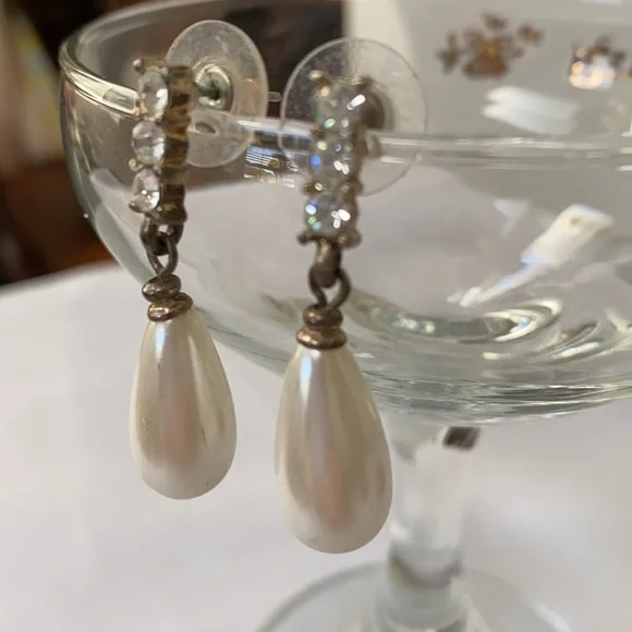 Vintage Pearl drop earrings with rhinestones - Picture 4 of 6